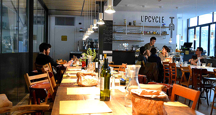 Ultracycler e Ultranormali all’Upcycle café