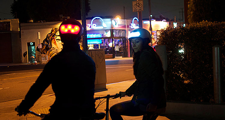 Torch: luci incorporate per zaino e casco da bici