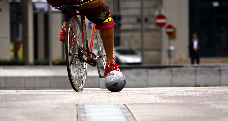 Cycleball: un nuovo sport secolare tutto bici e pallone